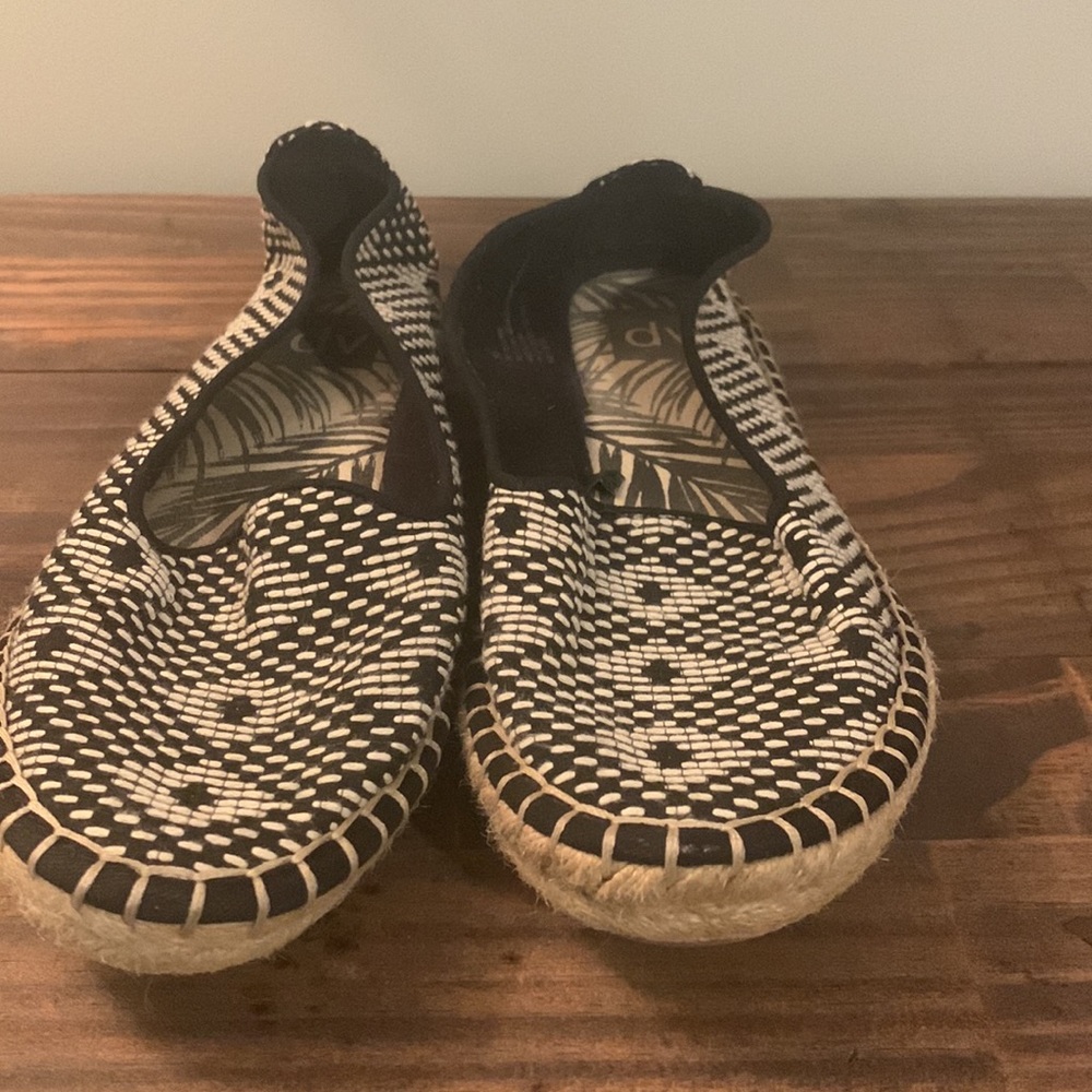 DV women’s sandals